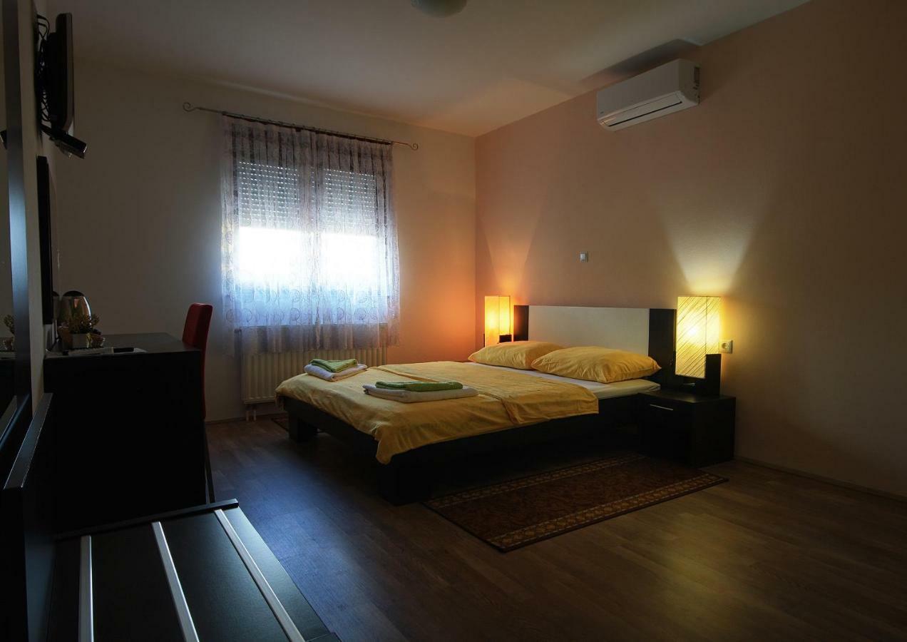 Guest House Buncic Rooms & Apartments Slunj Exterior photo